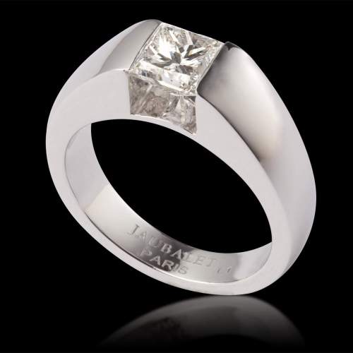 Princess Cut Engagement Ring Pyramide